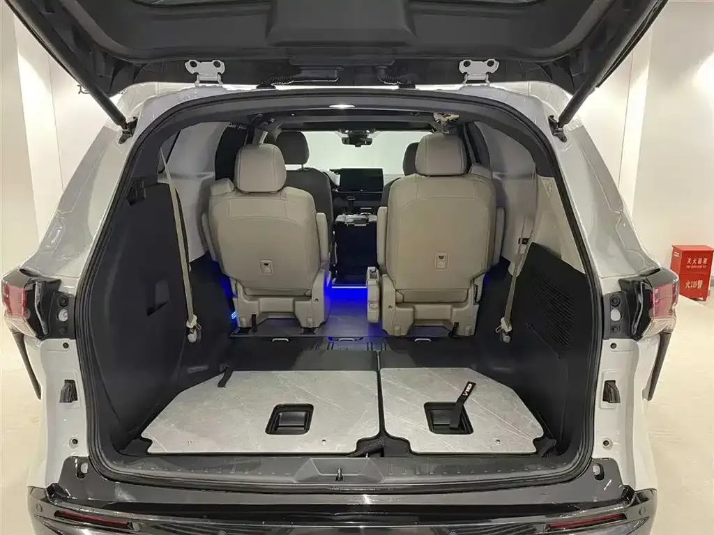 Toyota Granvia — фото 9