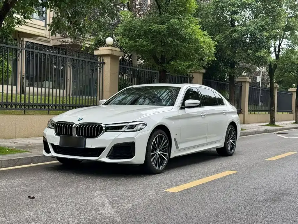 BMW 5 Series — фото 9