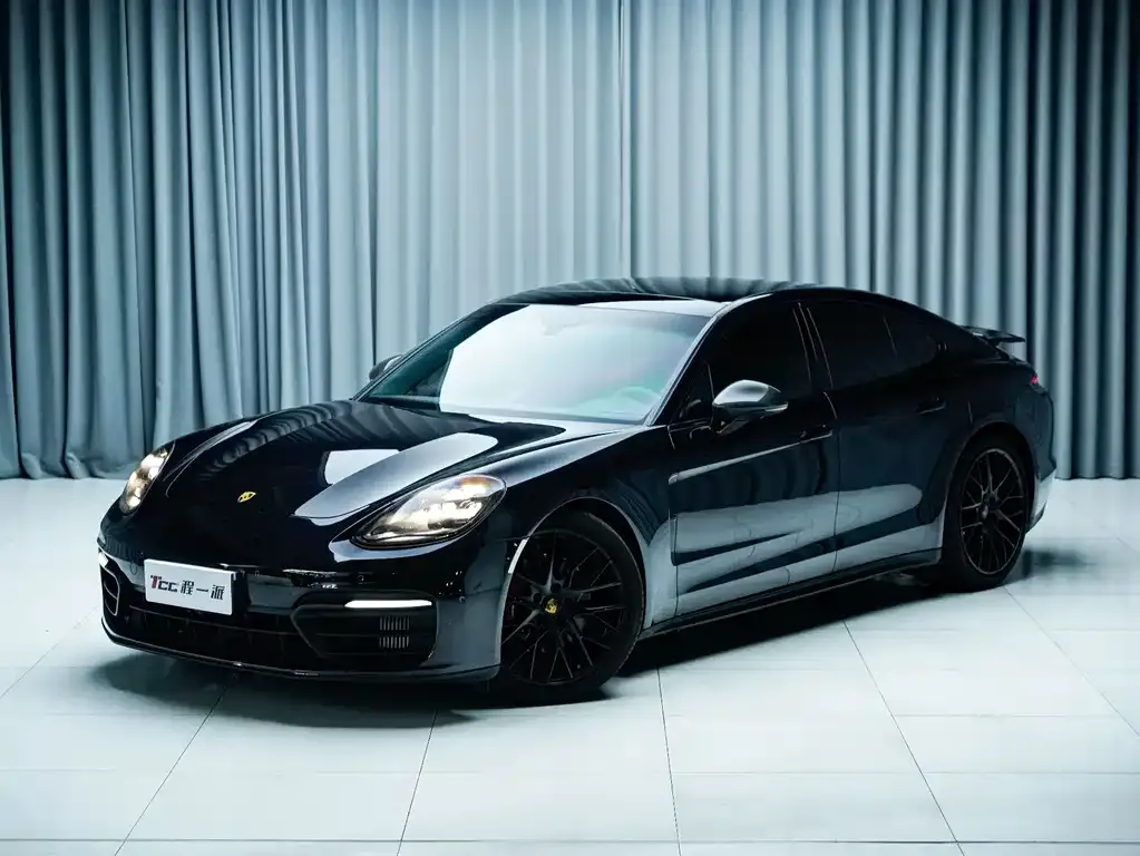 Porsche Panamera — фото 1
