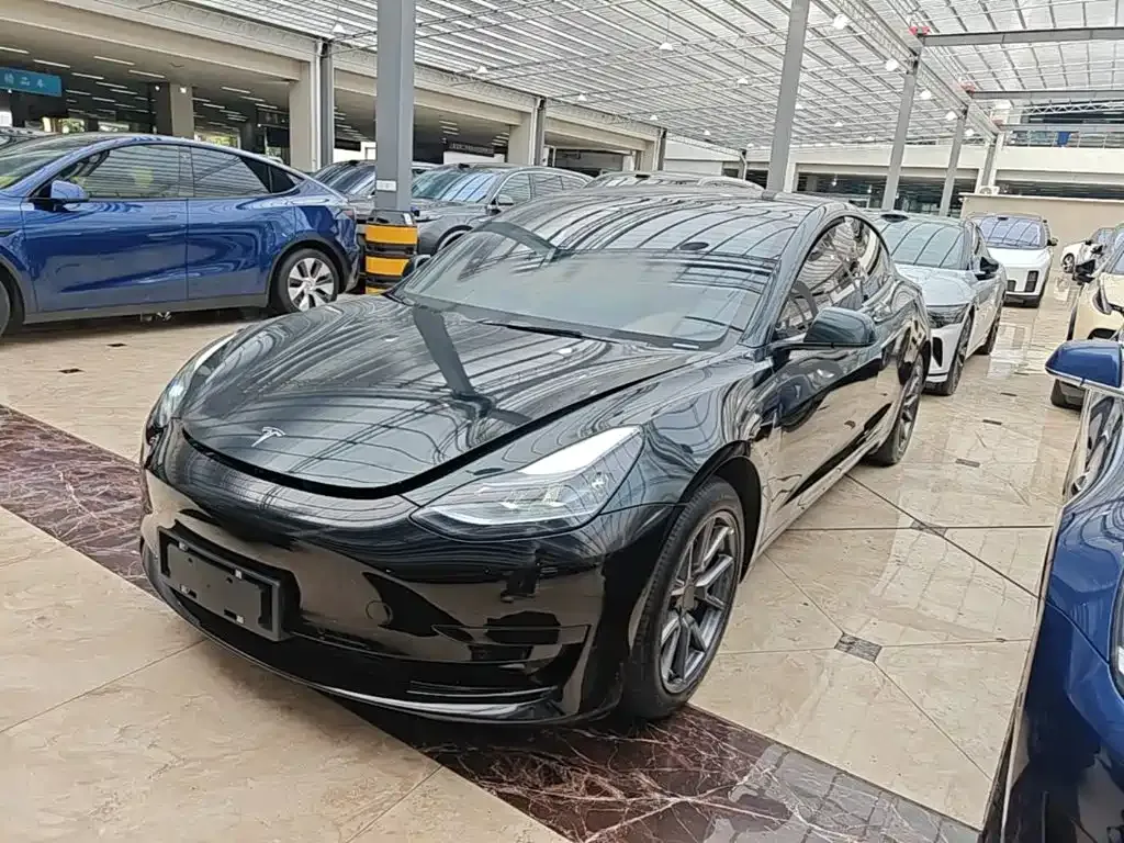 Tesla Model 3 — фото 1