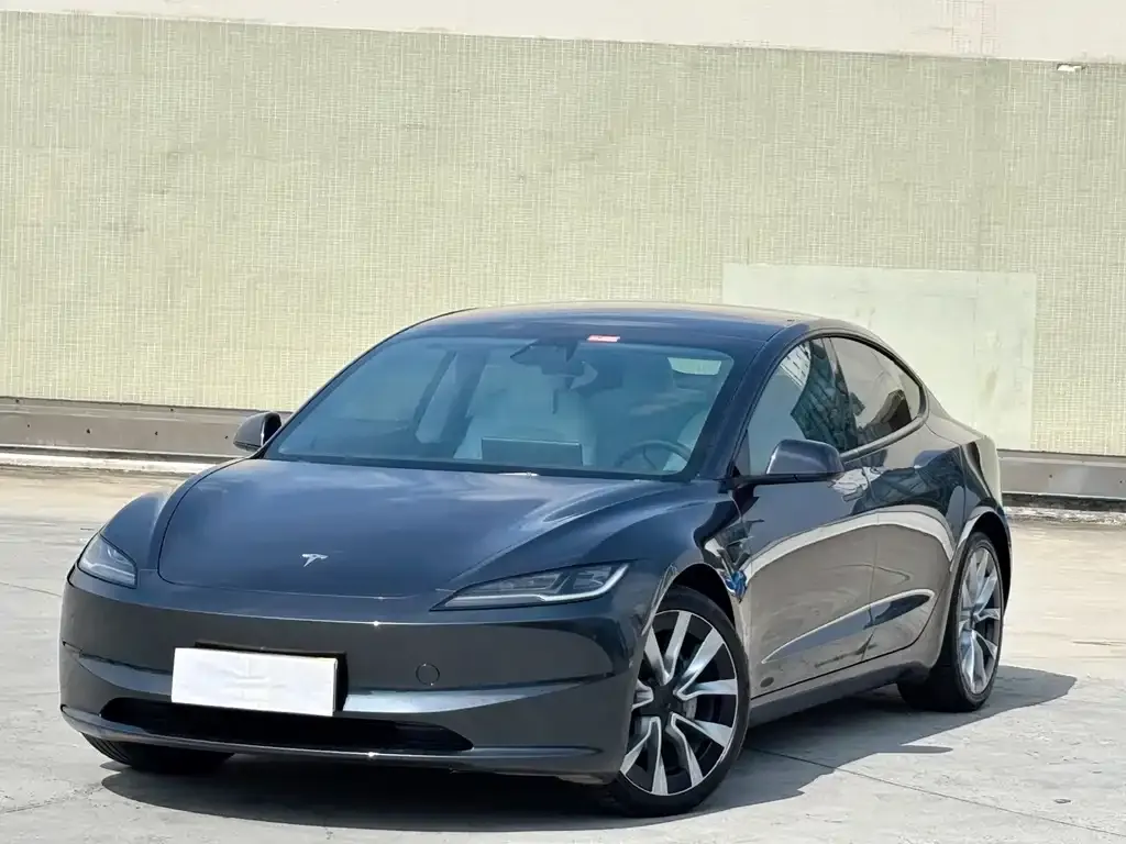 Tesla Model 3 — фото 1