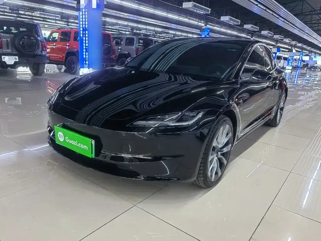 Tesla Model 3 — фото 1