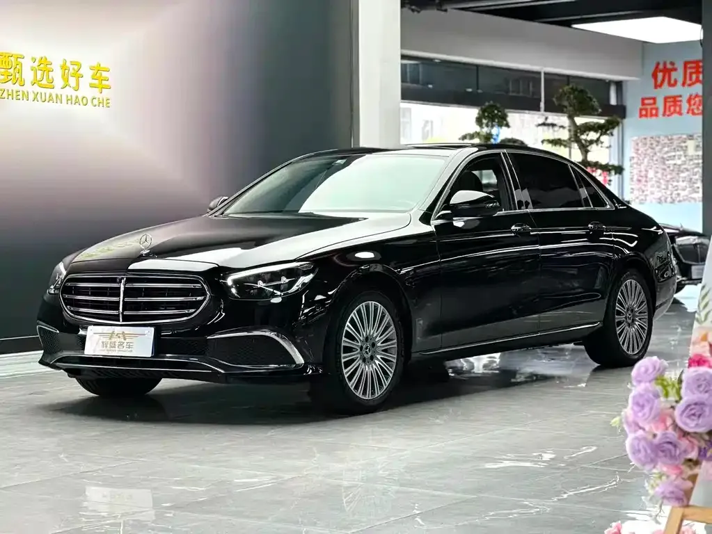 Mercedes-Benz E-Class — фото 1