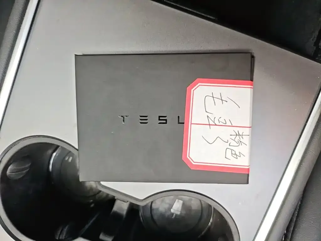 Tesla Model 3 — фото 4