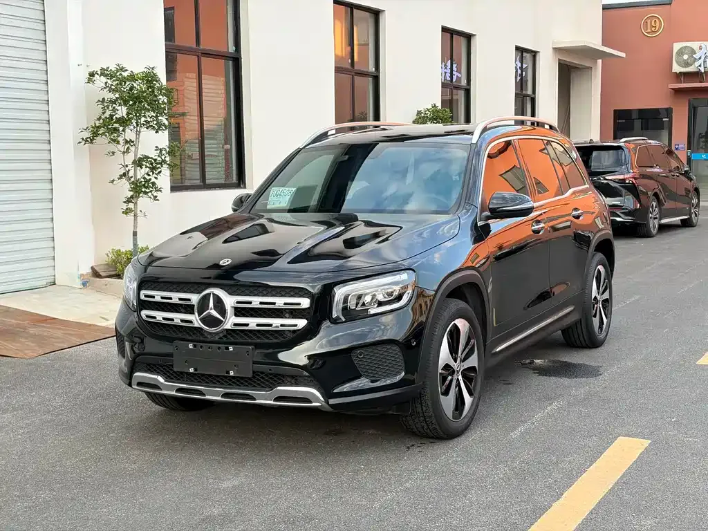 Mercedes-Benz GLB — фото 1
