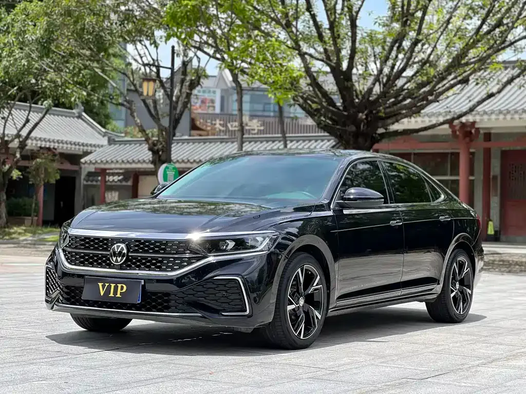Volkswagen Passat — фото 1
