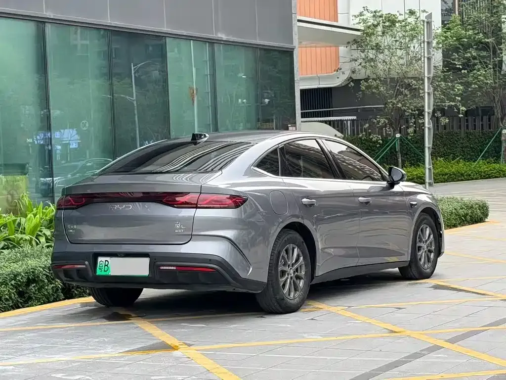 BYD Qin L — фото 9