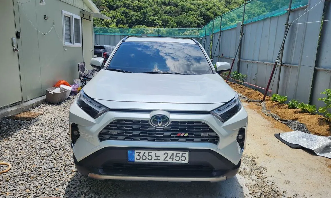 Toyota RAV4 — фото 1