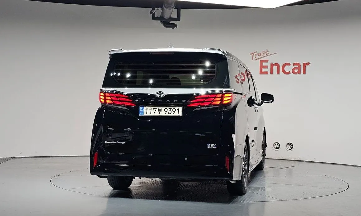 Toyota Alphard — фото 2