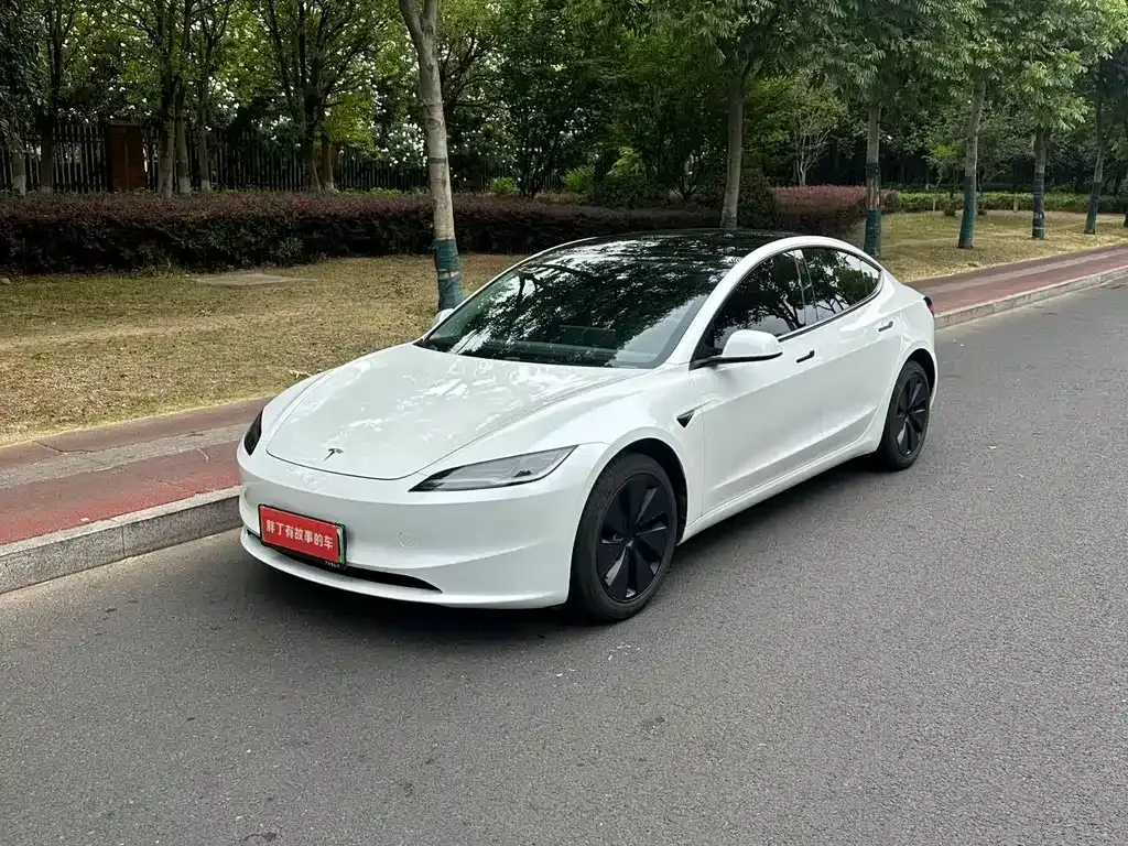 Tesla Model 3 — фото 1