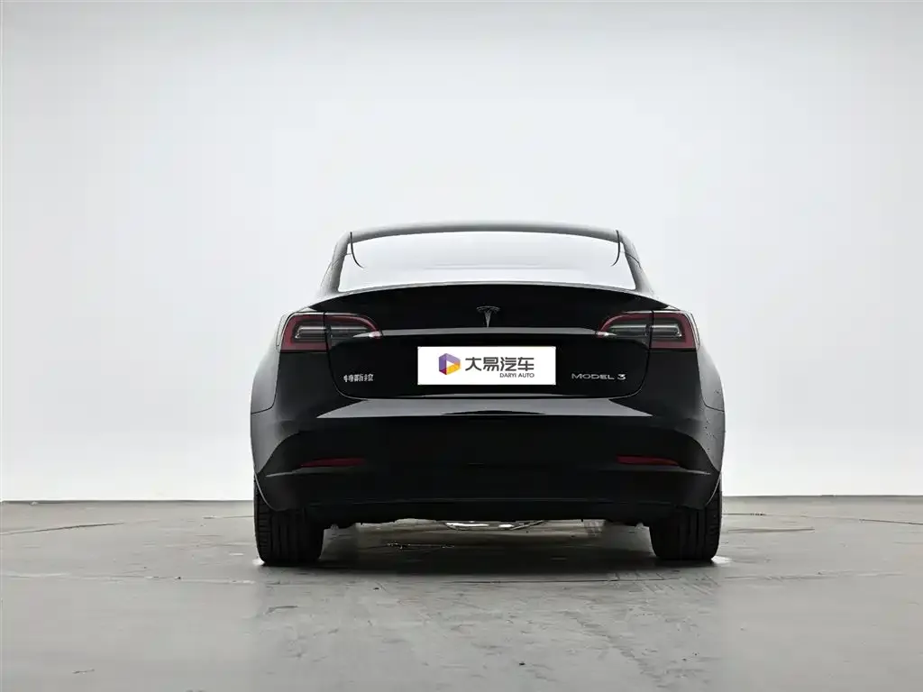 Tesla Model 3 — фото 3