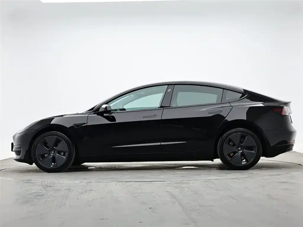 Tesla Model 3 — фото 4
