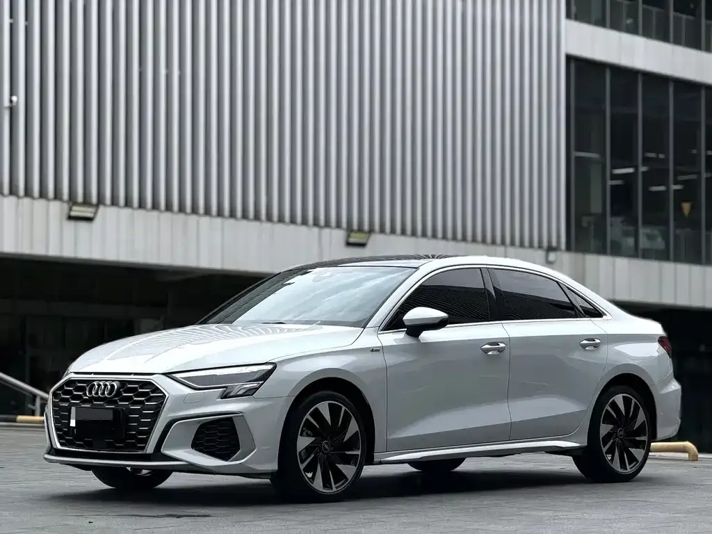 Audi A3 — фото 1