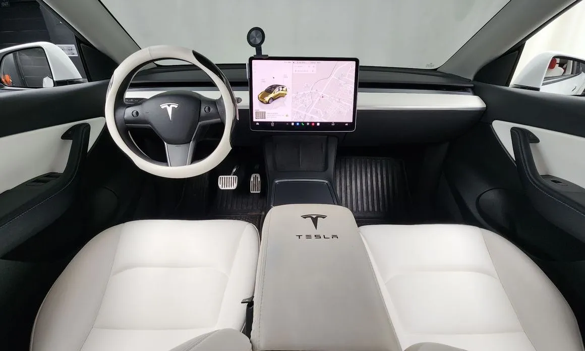 Tesla Model Y — фото 9