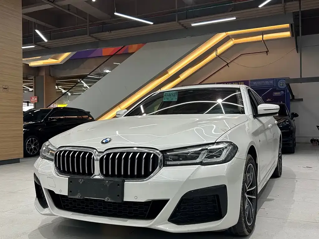 BMW 5 Series — фото 1