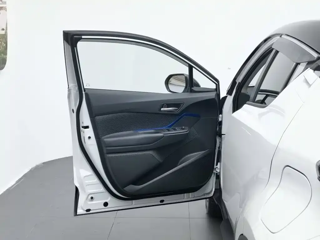 Toyota C-HR — фото 3