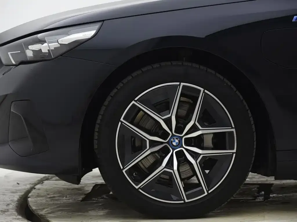 BMW i5 — фото 10
