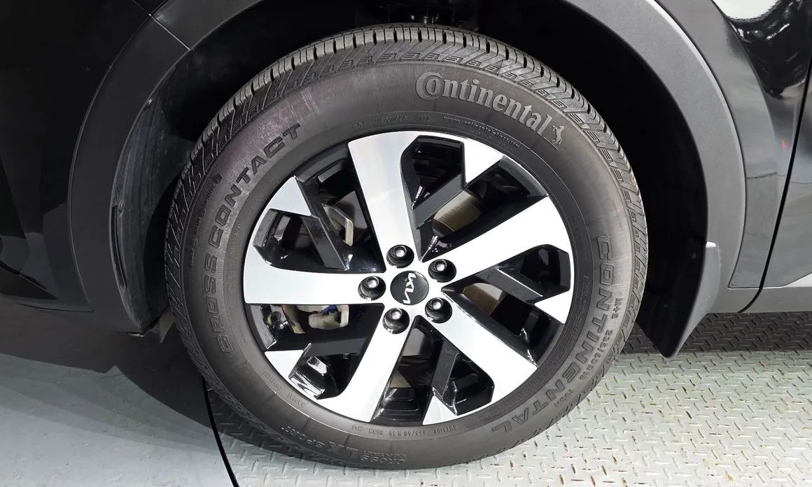 Kia Sorento — фото 9