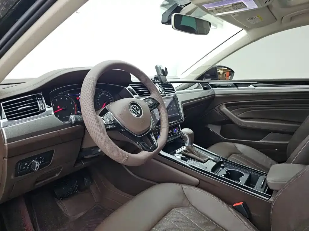 Volkswagen Phideon — фото 6