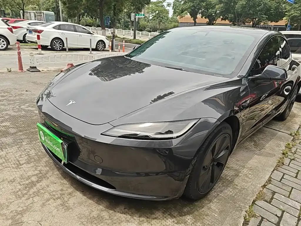 Tesla Model 3 — фото 1