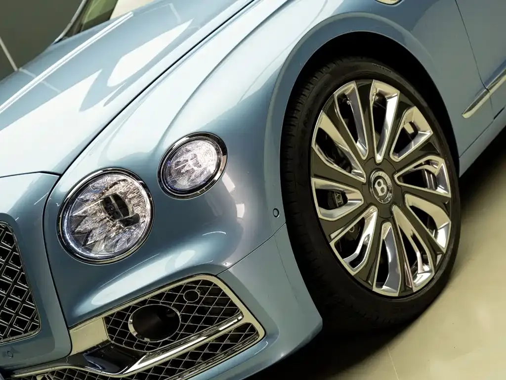 Bentley Flying Spur — фото 6
