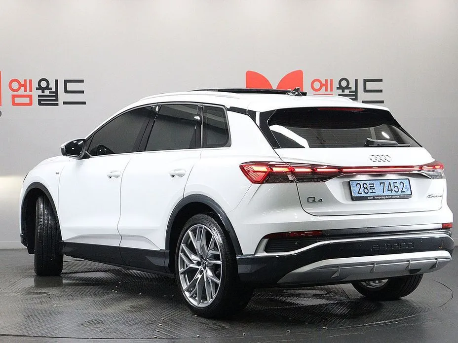 Audi Q4 e-tron — фото 10