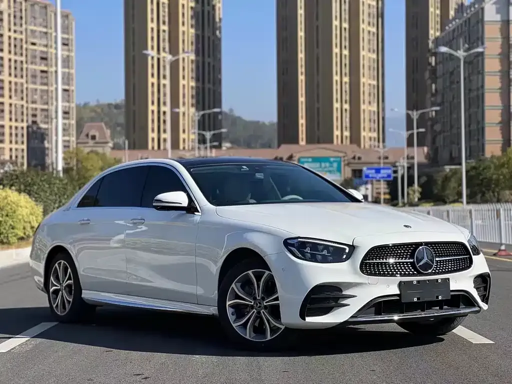 Mercedes-Benz E-Class — фото 1