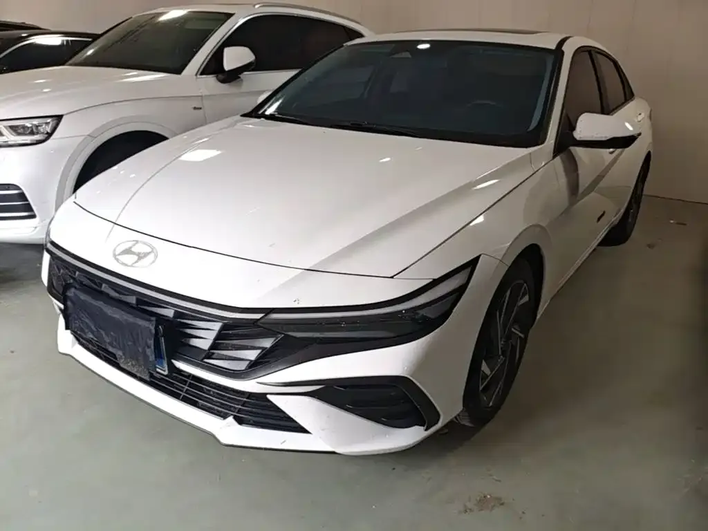 Hyundai Elantra — фото 1