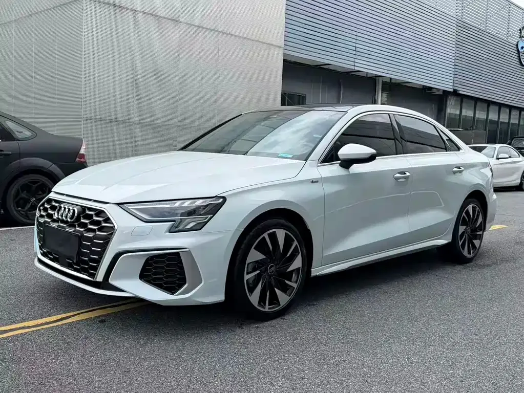 Audi A3 — фото 1