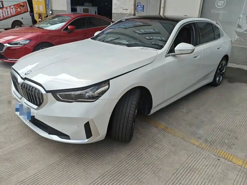 BMW 5 Series — фото 1