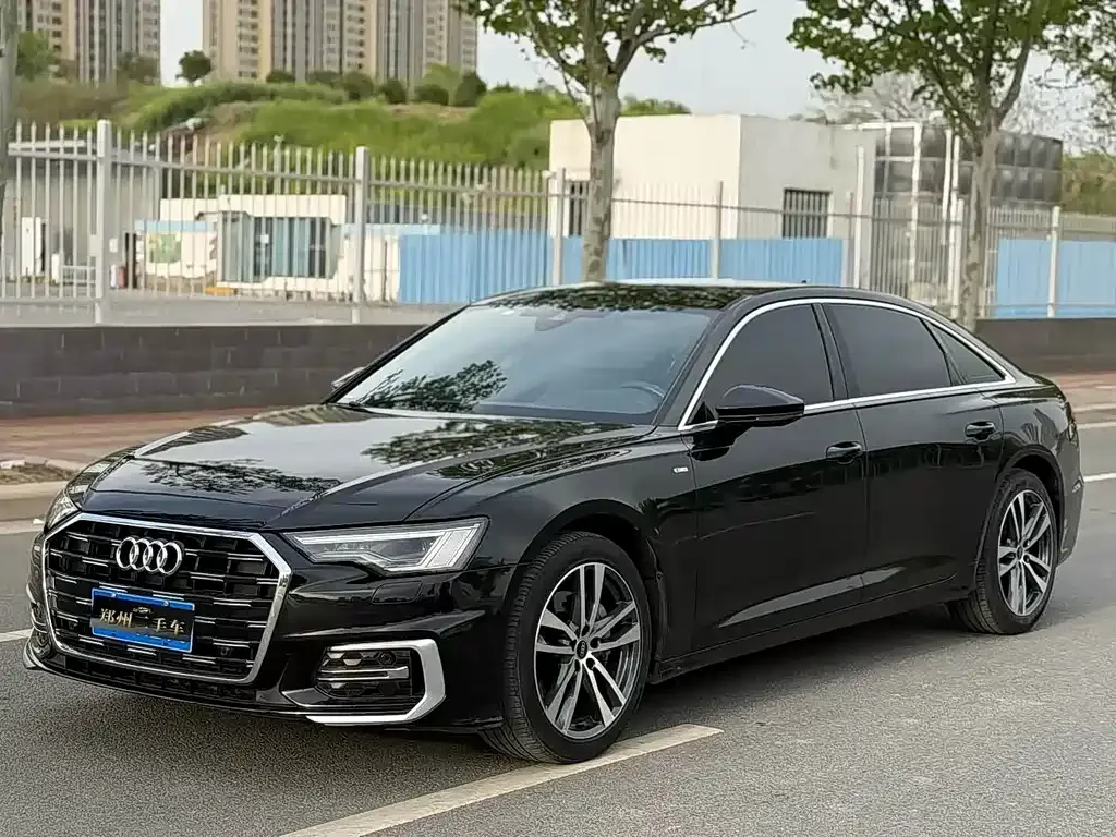 Audi A6L — фото 1