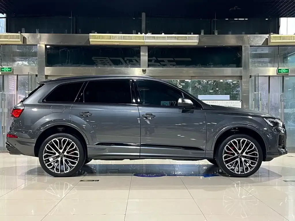 Audi SQ7 — фото 5