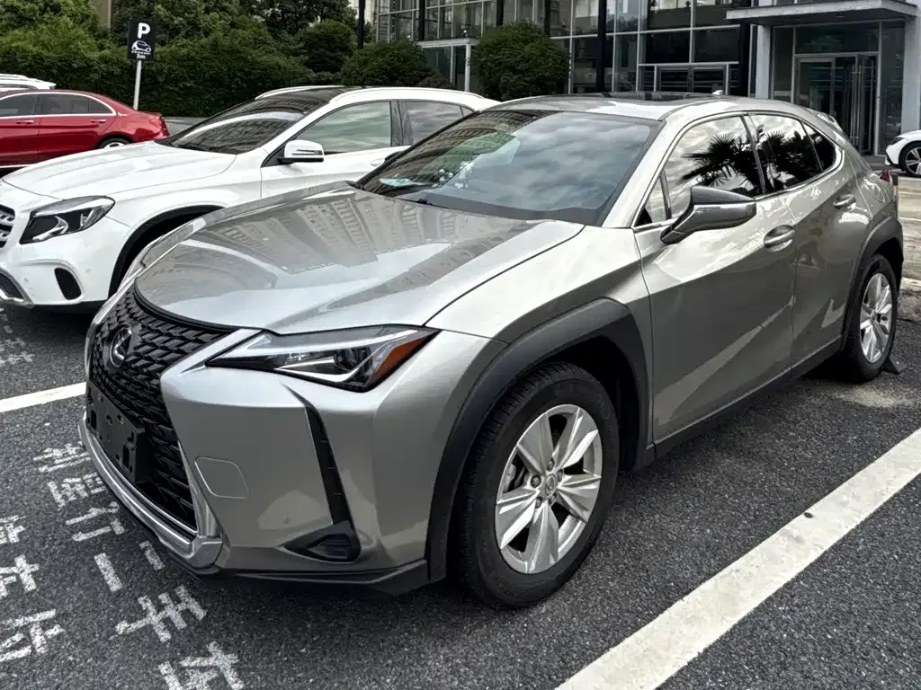 Lexus UX — фото 1