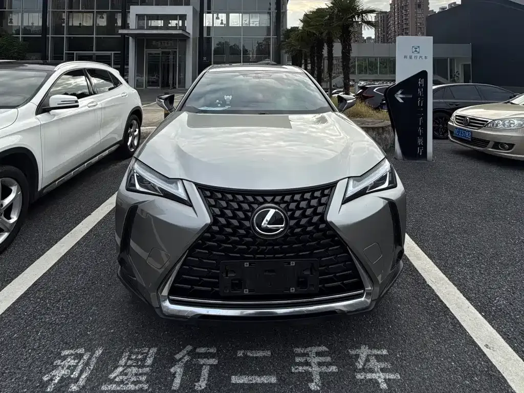 Lexus UX — фото 6