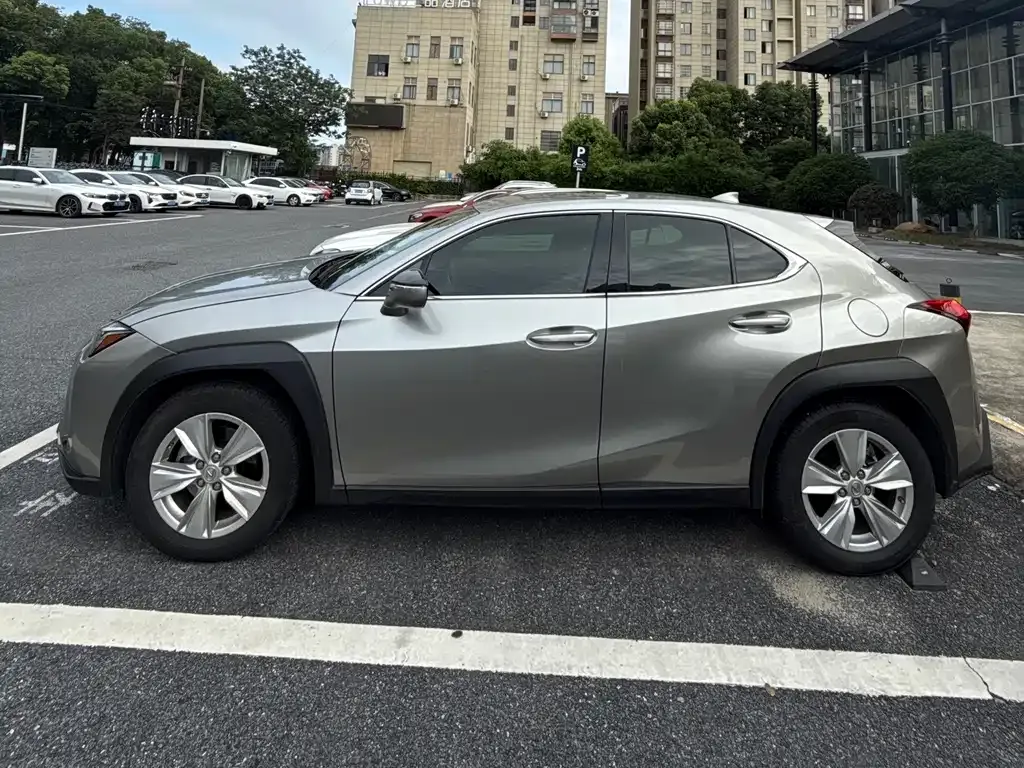 Lexus UX — фото 7