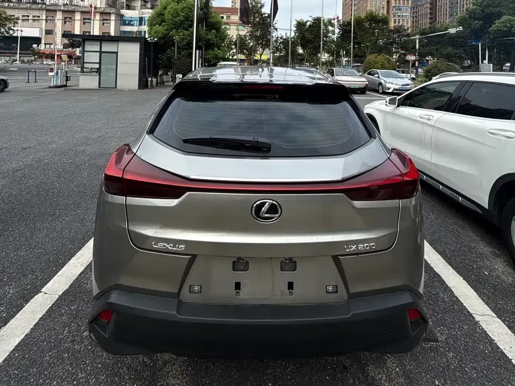 Lexus UX — фото 8