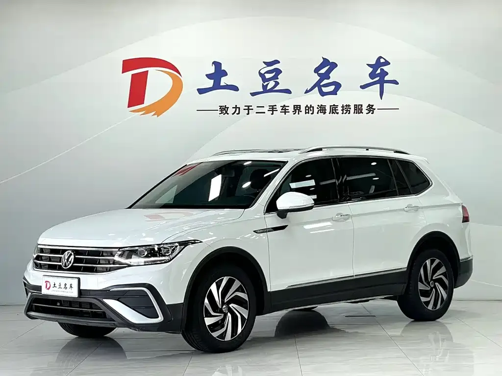 Volkswagen Tiguan L — фото 1