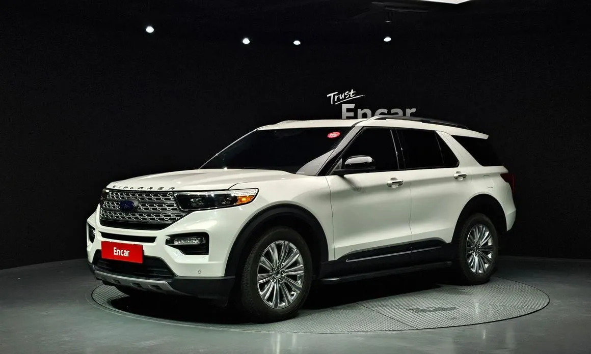 Ford Explorer — фото 1