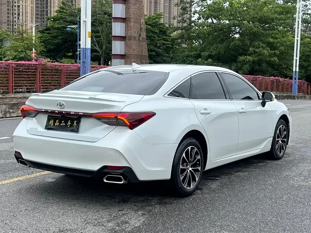 Toyota Avalon — фото 10