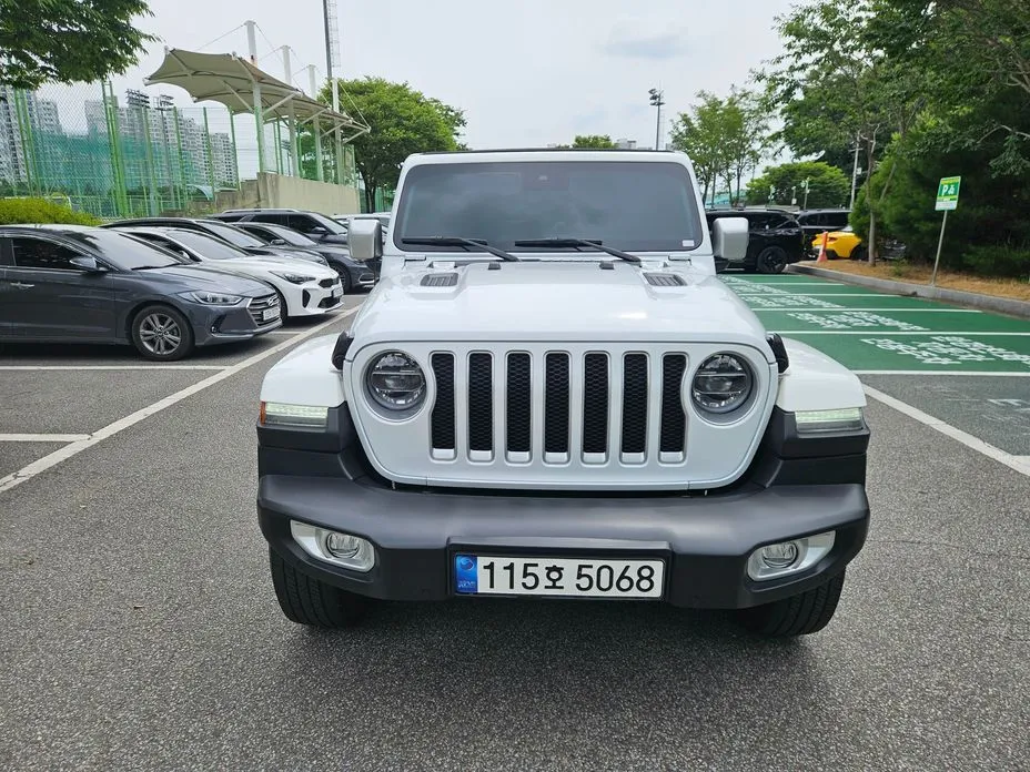 Jeep Wrangler — фото 1