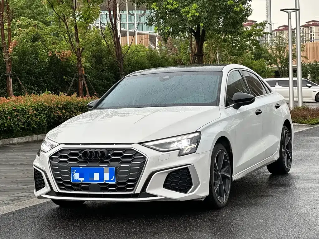Audi A3 — фото 1
