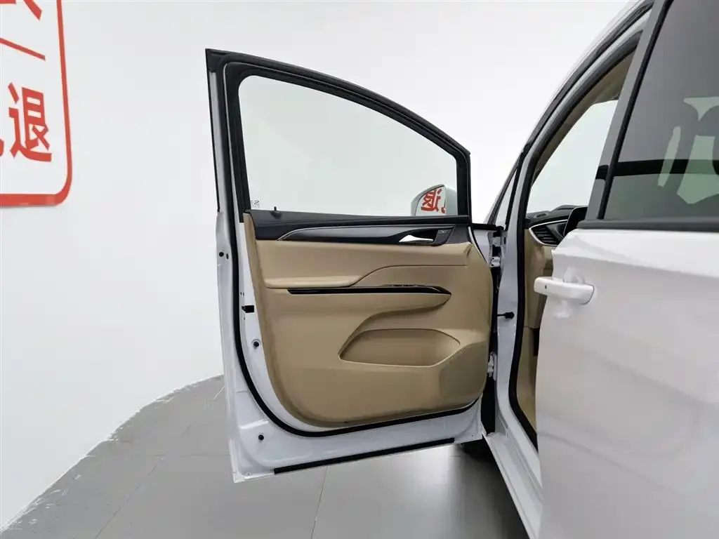 Buick GL8 Hybrid — фото 4