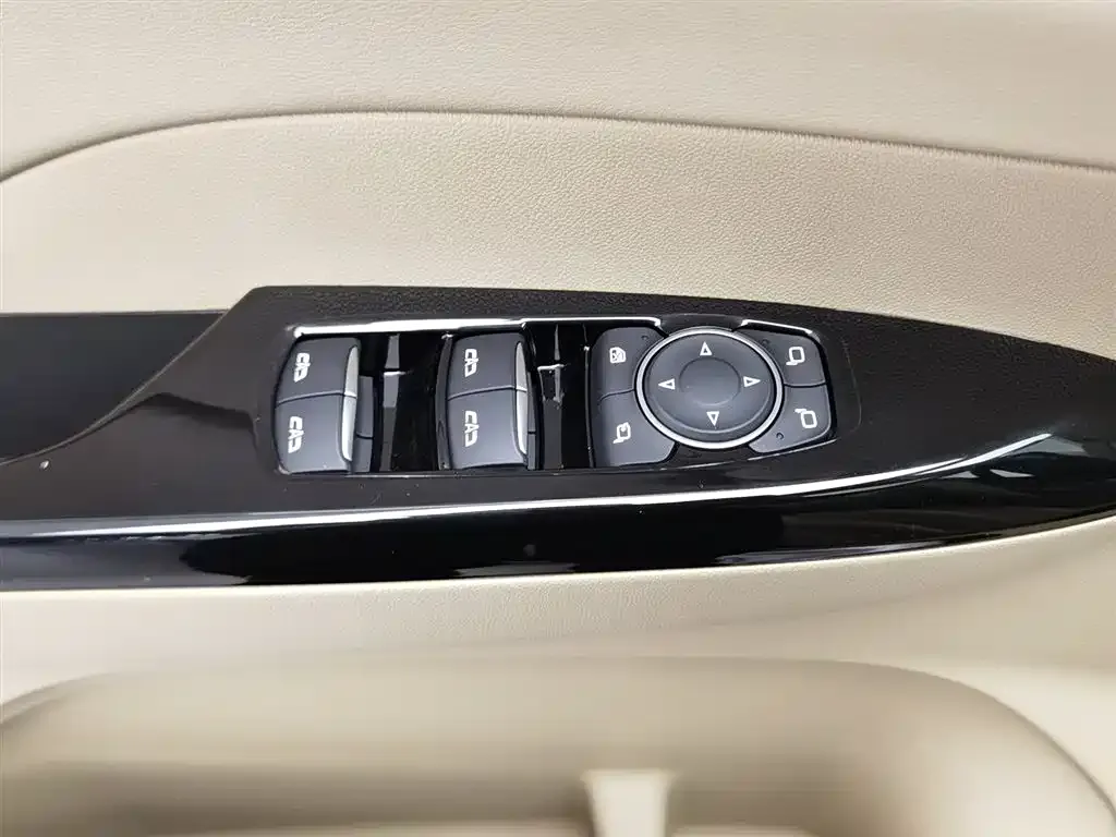 Buick GL8 Hybrid — фото 7