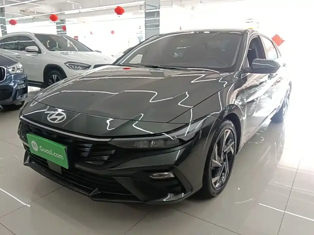 Hyundai Elantra — фото 1
