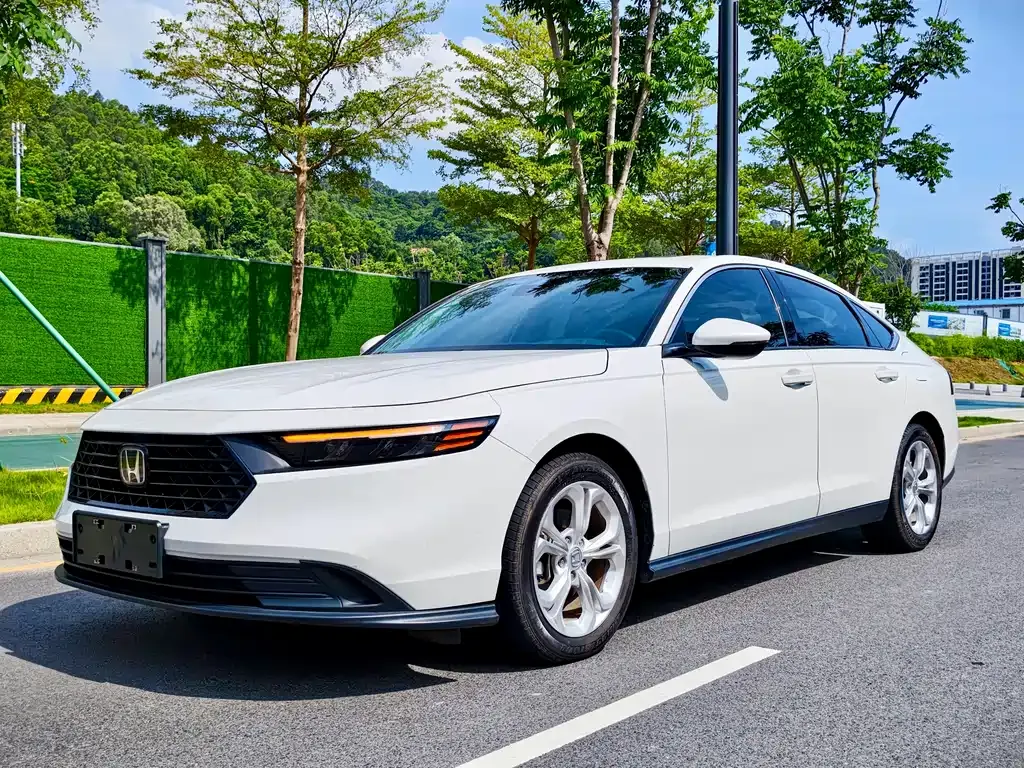 Honda Accord — фото 1