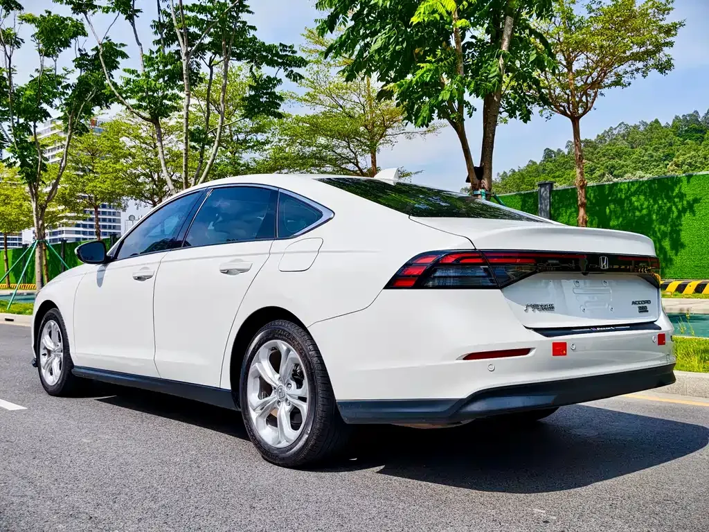 Honda Accord — фото 10