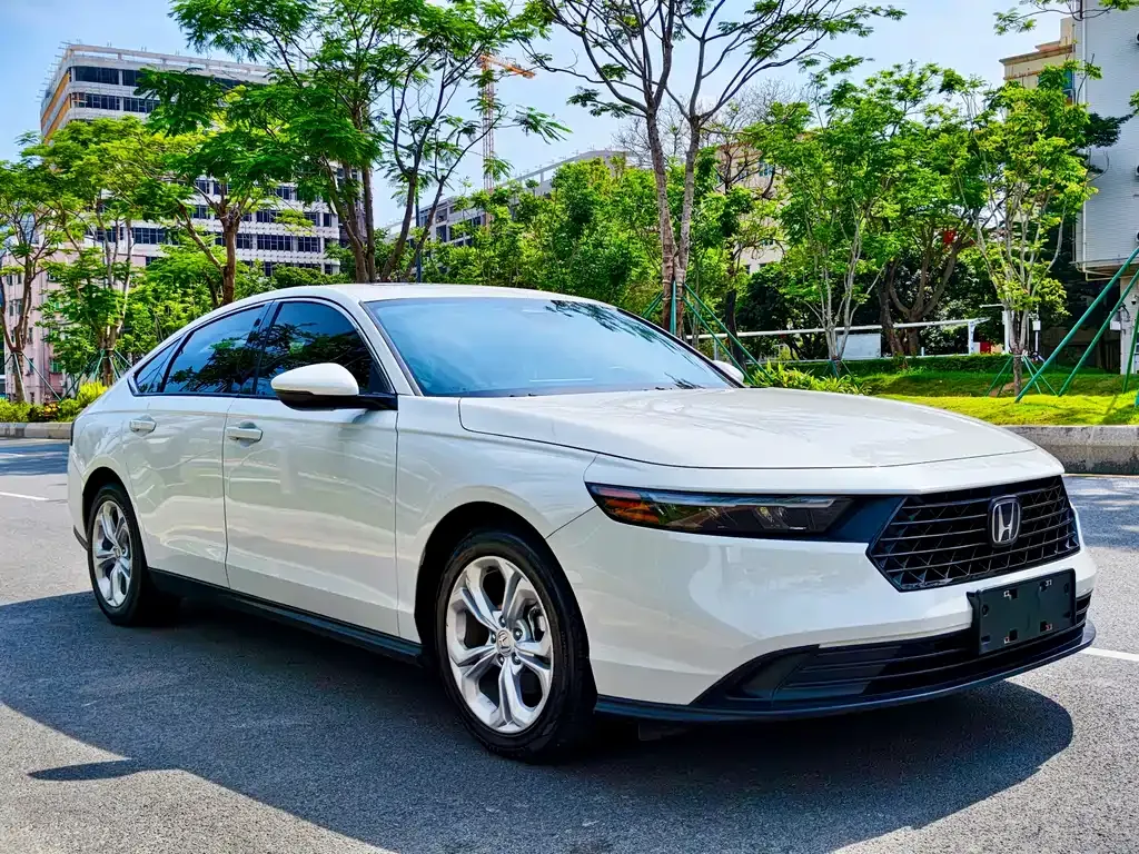 Honda Accord — фото 8