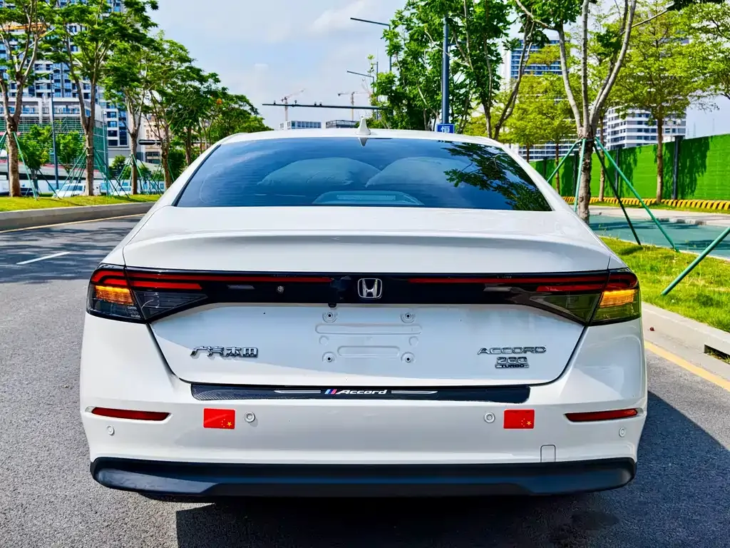 Honda Accord — фото 9