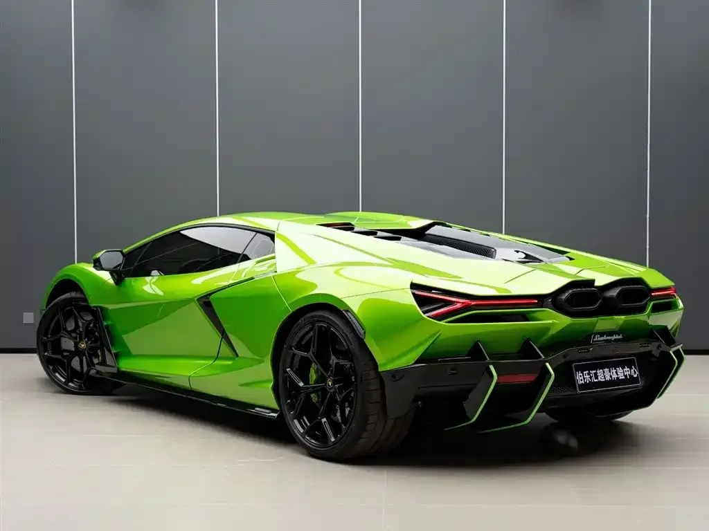 Lamborghini Revuelto — фото 9
