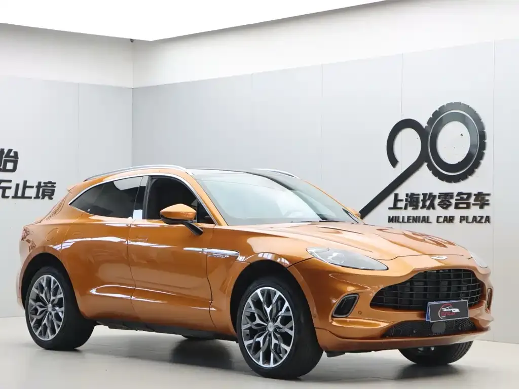 Aston Martin DBX — фото 1